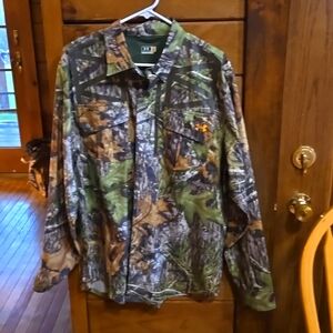 Men's mossy oak lightweight cool tech Under Armour hunting shirt